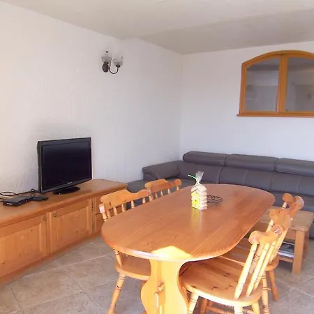 Carole F3 Apartment